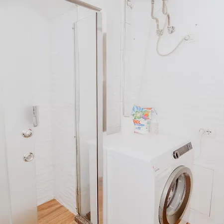 Central Nest * Tirana