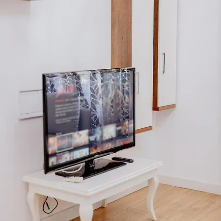 Central Nest 地拉那