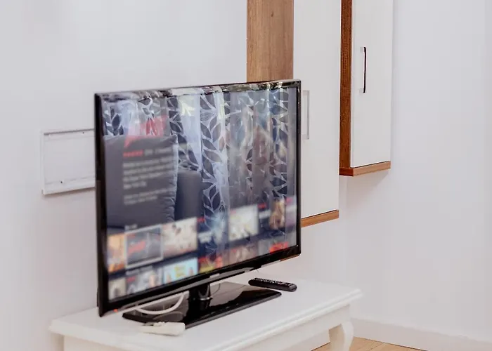 Central Nest ティラナ