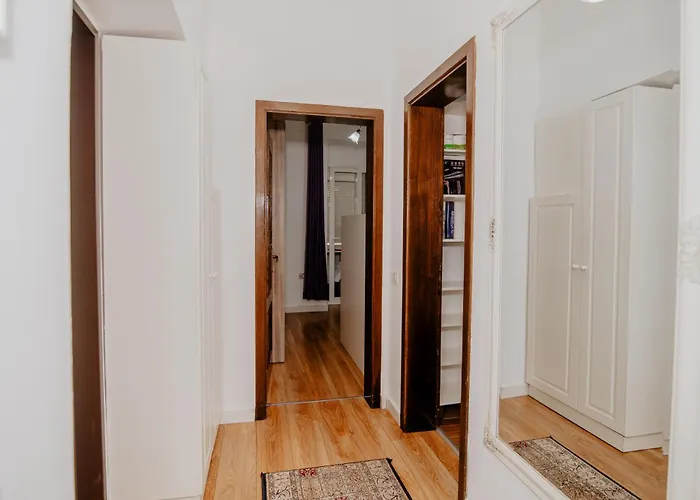 アパート Central Nest ティラナ