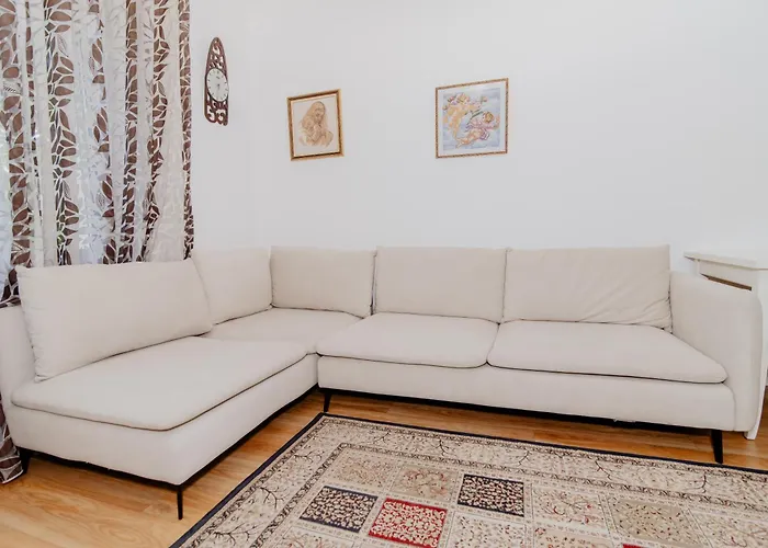 Central Nest * Tiran